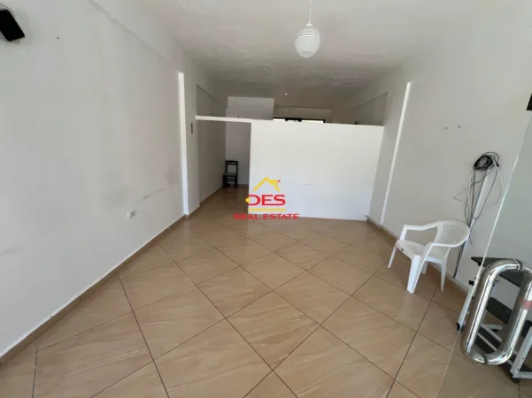 Vlore, jepet me qera ambjent biznesi Kati 0, 80 m² 300 € (Rruga Sulejman Delvina)