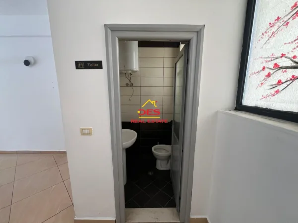Vlore, jepet me qera ambjent biznesi Kati 0, 80 m² 300 € (Rruga Sulejman Delvina)