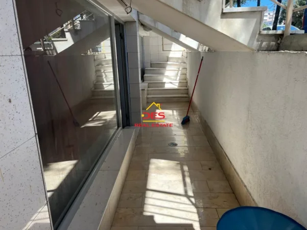 Vlore, jepet me qera ambjent biznesi Kati 0, 80 m² 300 € (Rruga Sulejman Delvina)