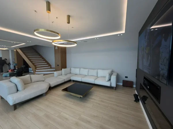 Tirane, shitet apartament duplex Dublex Kati 9, 315 m² (Square 21, Tiranë)
