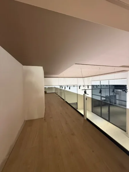 Tirane, jepet me qera zyre , 125 m² 1.200 € (rruga don bosko)