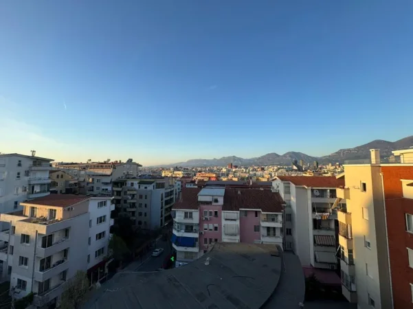 Tirane, jepet me qera apartament 2+1 Kati 5, 60 m² 550 € (kodra e diellit)