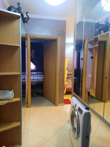 Tirane, jepet me qera apartament 2+1 Kati 5, 60 m² 550 € (kodra e diellit)
