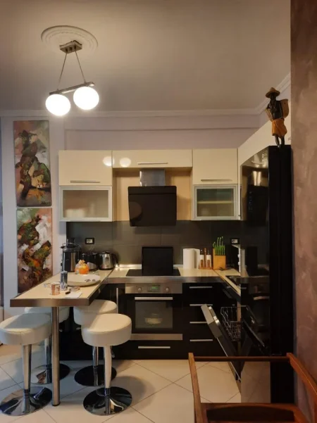 Tirane, jepet me qera apartament 2+1 Kati 5, 60 m² 550 € (kodra e diellit)