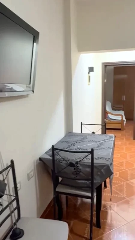 🏡 JEPET APARTAMENT ME QERA NË QYTET STUDENTI 🏡 370 Euro