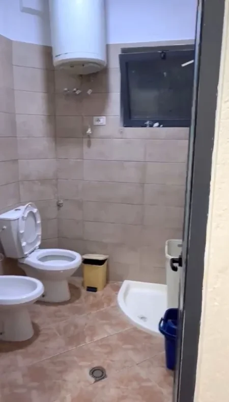 🏡 JEPET APARTAMENT ME QERA NË QYTET STUDENTI 🏡 370 Euro