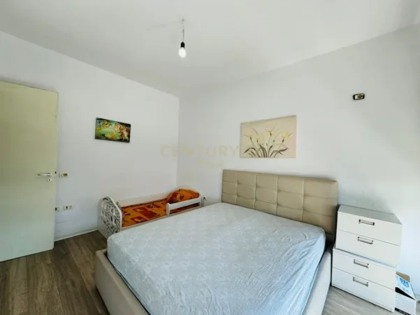 Tirane, jepet me qera apartament 1+1 Kati 6, 55 m² 550 € (ish fusha aviacionit)