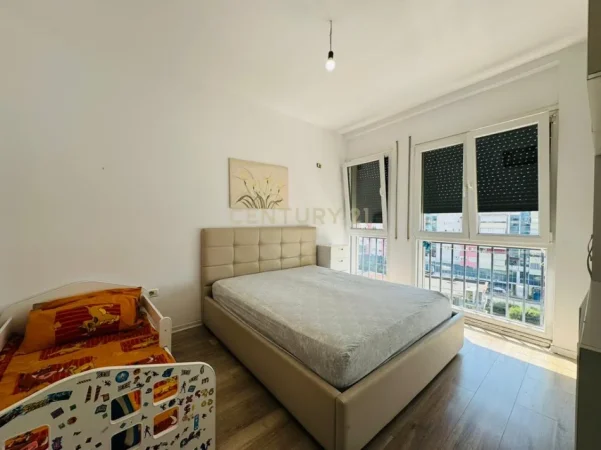 Tirane, jepet me qera apartament 1+1 Kati 6, 55 m² 550 € (ish fusha aviacionit)