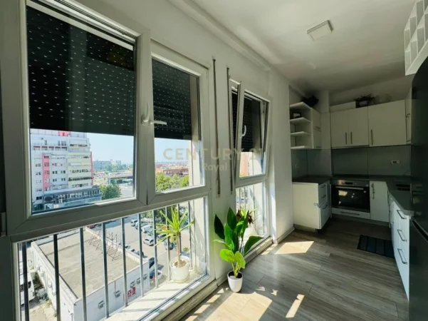Tirane, jepet me qera apartament 1+1 Kati 6, 55 m² 550 € (ish fusha aviacionit)