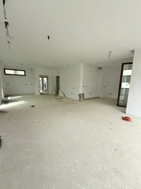 Tirane, shitet apartament 2 Katshe Kati 0, 334 m² 750.000 € (TEG)