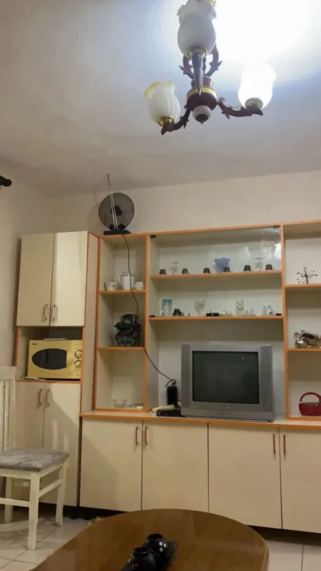 Tirane, jepet me qera apartament 1+1 Kati 3, 60 m² 400 € (Pediatria)