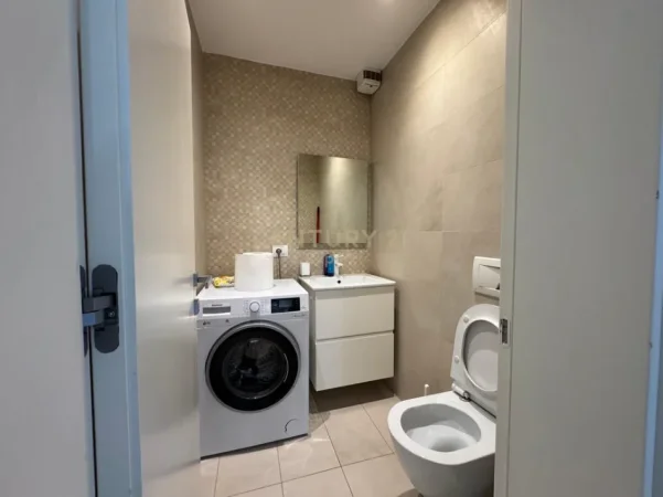 Tirane, jepet me qera apartament 2+1+Ballkon Kati 9, 133 m² 1.100 € (rruga e elbasanit)