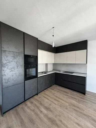 Tirane, jepet me qera apartament 2+1+Aneks+Ballkon Kati 7, 102 m² 420 € (qtu , kompleksi univers city)