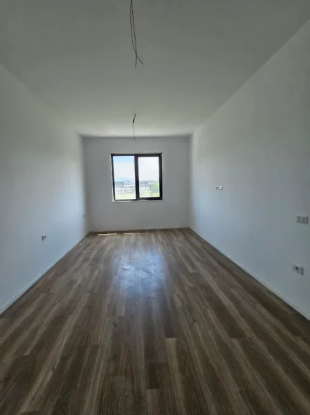 Tirane, jepet me qera ambjent biznesi Kati 3, 140 m² 1.200 € (Liqeni i Thate)