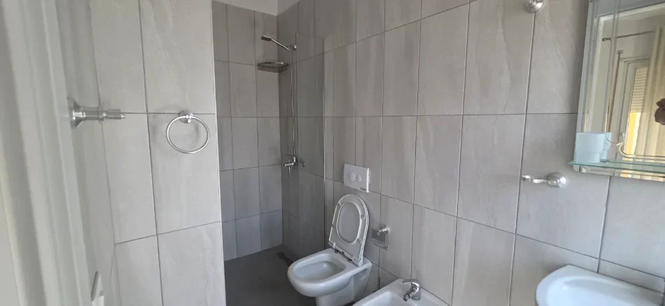 Tirane, jepet me qera apartament 2+1 Kati 4, 100 m² 600 € (Ish Dogana)