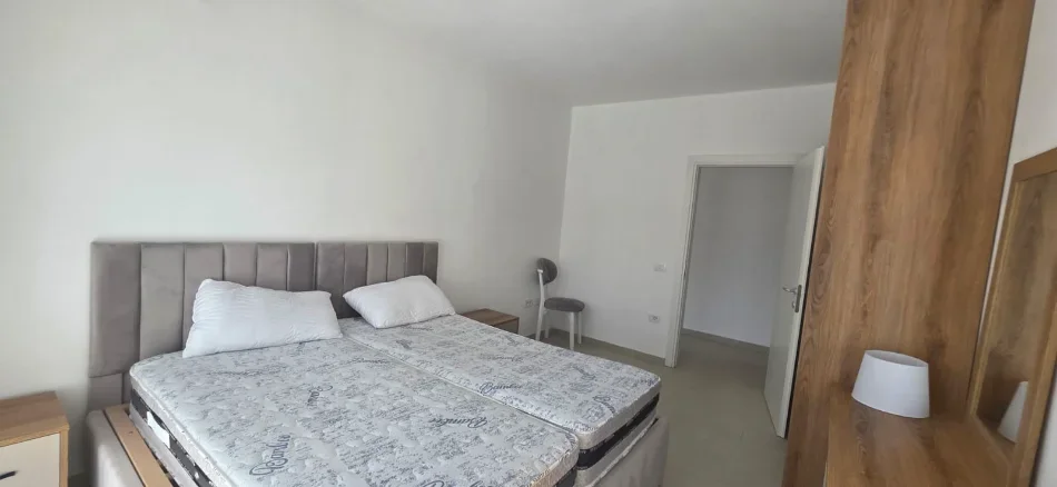 Tirane, jepet me qera apartament 2+1 Kati 4, 100 m² 600 € (Ish Dogana)