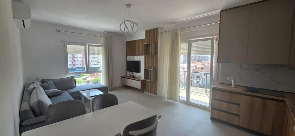 Tirane, jepet me qera apartament 2+1 Kati 4, 100 m² 600 € (Ish Dogana)