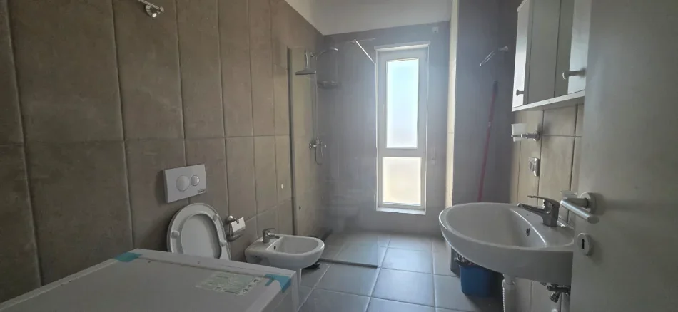 Tirane, jepet me qera apartament 2+1 Kati 4, 100 m² 600 € (Ish Dogana)