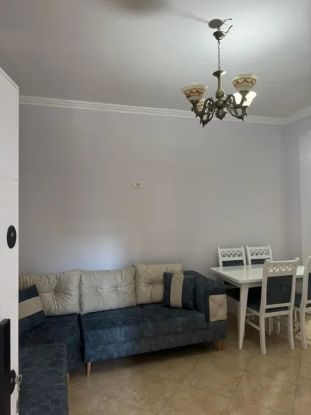 Tirane, jepet me qera apartament 1+1 , 70 m² 400 € (Rruga Xhanfize Keko)