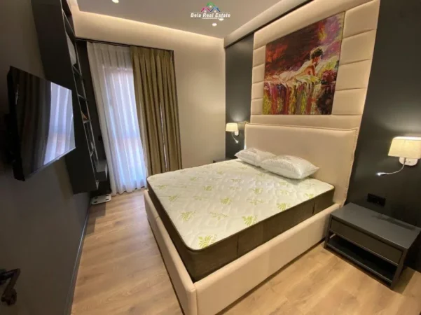 Tirane, jepet me qera apartament 1+1 Kati 12, 75 m² 1.000 € (Garden Building)