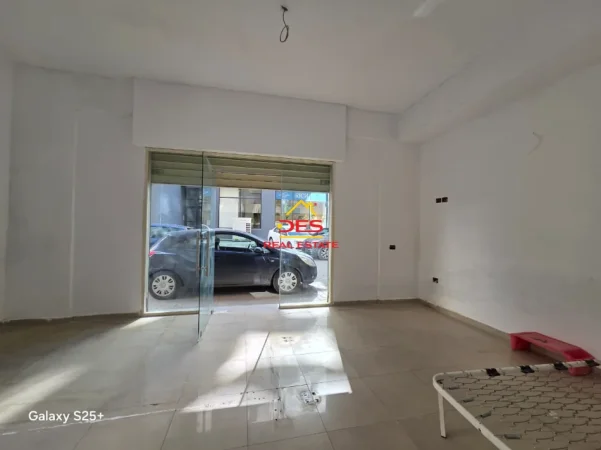 Vlore, shitet ambjent biznesi Kati 0, 33 m² (Lungomare)