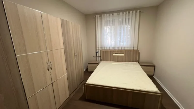 Tirane, jepet me qera apartament 2+1 Kati 1, 75 m² 550 € (ISH FUSHA E AVIACIONIT)