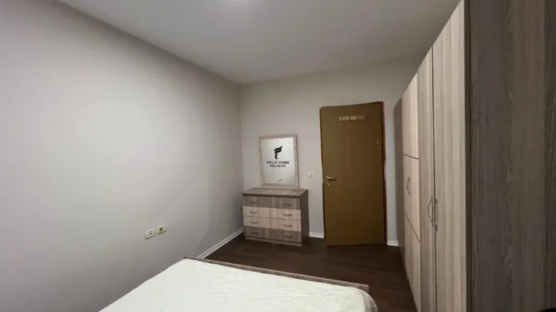 Tirane, jepet me qera apartament 2+1 Kati 1, 75 m² 550 € (ISH FUSHA E AVIACIONIT)
