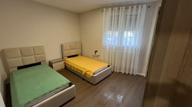 Tirane, jepet me qera apartament 2+1 Kati 1, 75 m² 550 € (ISH FUSHA E AVIACIONIT)