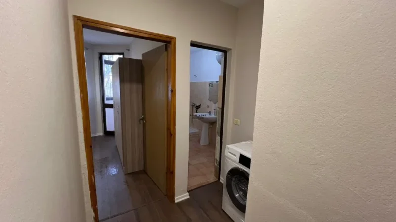 Tirane, jepet me qera apartament 2+1 Kati 1, 75 m² 550 € (ISH FUSHA E AVIACIONIT)