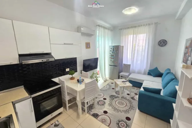 Tirane, jepet me qera apartament 1+1 Kati 5, 50 m² 530 € (Bllok)