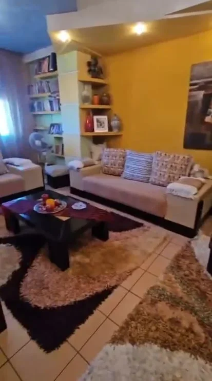 🏠 Jepet me Qira Apartament 2+1 pranë Gjimnazit Partizani ne Qender te Tiranes,  600 Euro