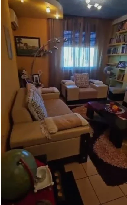 🏠 Jepet me Qira Apartament 2+1 pranë Gjimnazit Partizani ne Qender te Tiranes,  600 Euro