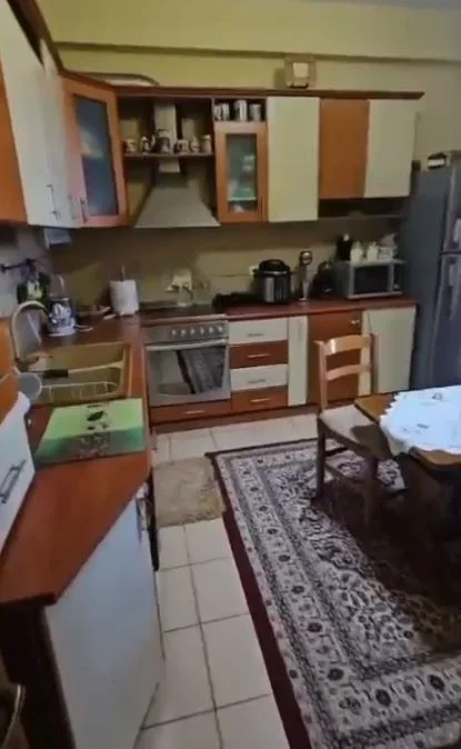 🏠 Jepet me Qira Apartament 2+1 pranë Gjimnazit Partizani ne Qender te Tiranes,  600 Euro