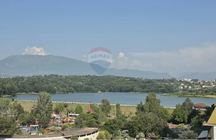 Tirane, shitet apartament 3+1 Kati 7, 330 m² 800.000 € (liqeni i tiranes)