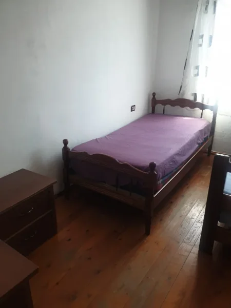 Shqiperi, jepet me qera apartament 2+1+Ballkon Kati 2, 100 m² 400 € (pranë Fakultetit të Mjekësisë)