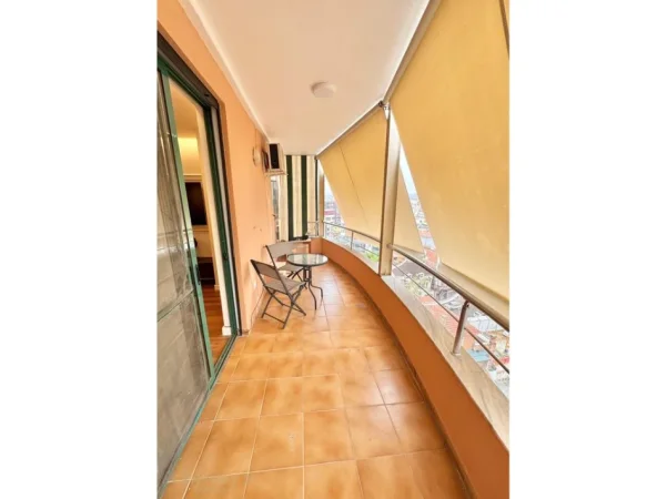 Tirane, jepet me qera apartament 2+1+Aneks+Ballkon Kati 7, 900 € (Pazari i Ri Hoxha Tahsim)