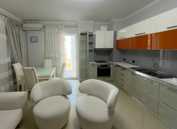 Tirane, jepet me qera apartament 1+1 Kati 3, 66 m² 650 € (21 DHJETORI)