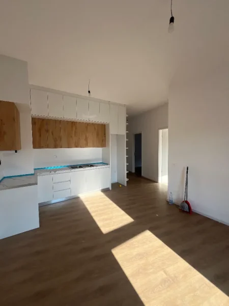 Tirane, jepet me qera apartament 1+1 Kati 3, 66 m² 650 € (21 DHJETORI)
