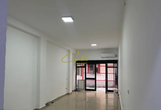 Tirane, jepet me qera zyre Kati 0, 70 m² 500 € (ISH EKSPOZITA)