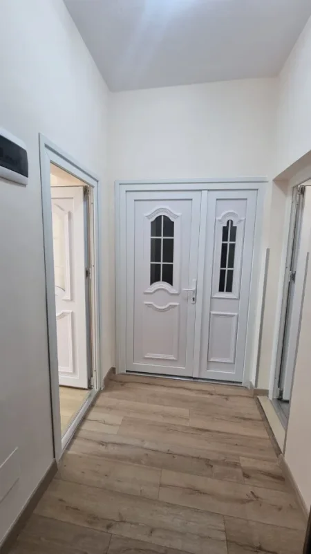 🏢 Jepet me Qira Ambient Biznesi tek  Mine Peza ne Qender te Tiranes,  800 Euro