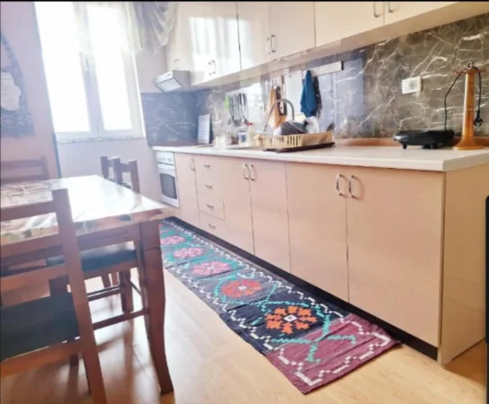 Tirane, jepet me qera garsonier 1+1 Kati 5, 40 m² 300 € (Gjimnazi "Partizani)