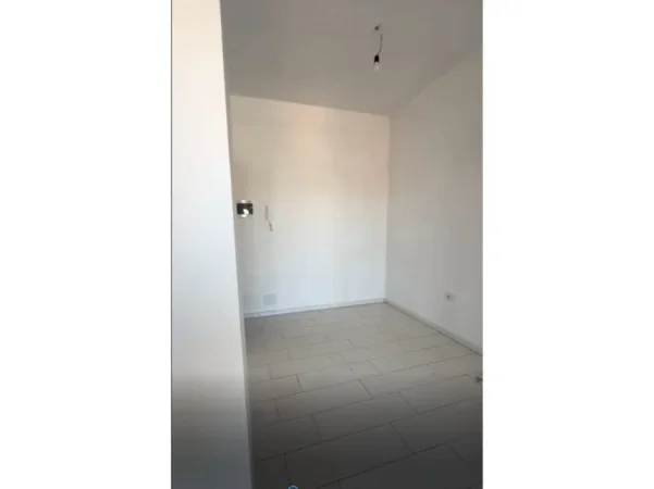 Tirane, shitet apartament 2+1+Ballkon Kati 7, 122 m² 