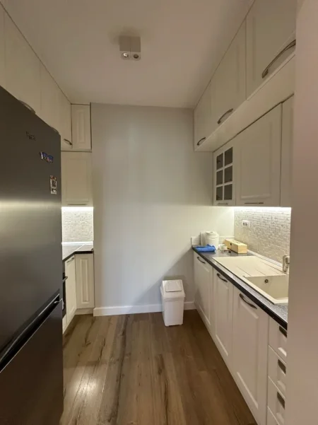 Tirane, jepet me qira apartament 2+1 Kati 13, 122 m² (Ambassador 3, Tirane)