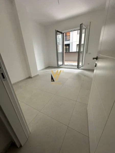 Tirane, jepet me qera apartament 2+1+Ballkon Kati 1, 105 m² 520 € (BULEVARDI I RI)