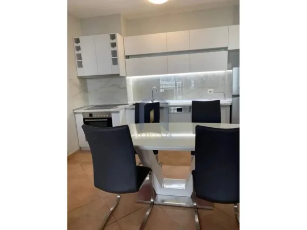 Tirane, shes apartament 2+1+Ballkon Kati 3, 119 m² 175.000 € (Apartament 2+1 per shitje ne Yzberisht)