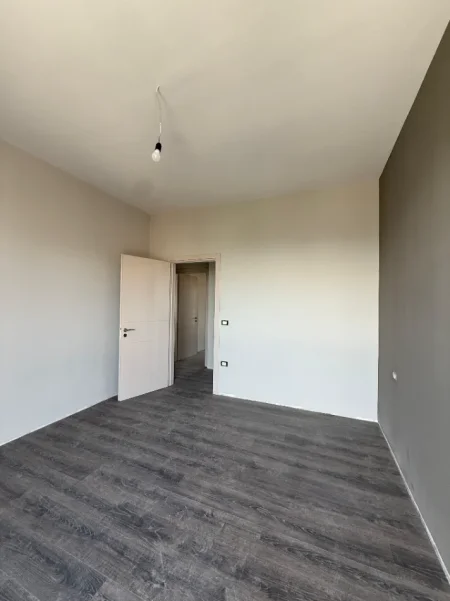 Tirane, shitet apartament 3+1+Ballkon Kati 4, 135 m² 418.000 € (Komuna e Parisit)