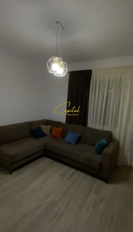 Tirane, jepet me qera apartament 1+1 Kati 1, 50 m² 500 € (ISH PARKU)