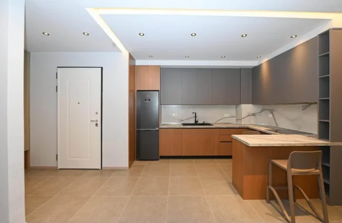 Tirane, jepet me qera apartament 2+1+2+Ballkon Kati 4, 100 m² 1.300 € (Delijorgji)
