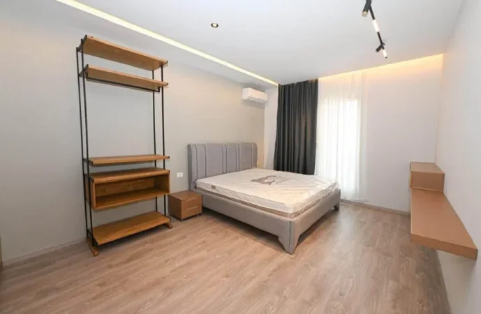 Tirane, jepet me qera apartament 2+1+2+Ballkon Kati 4, 100 m² 1.300 € (Delijorgji)
