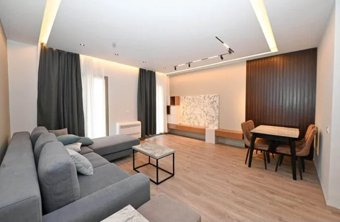 Tirane, jepet me qera apartament 2+1+2+Ballkon Kati 4, 100 m² 1.300 € (Delijorgji)